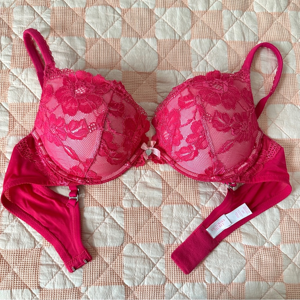 Victoria’s Secret Body By Victoria Lace Pink Push-Up Bra 36C